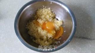 五香土豆鸡蛋饼的做法步骤：3