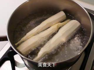 三彩色拉笋《茭白笋5》的做法步骤：1