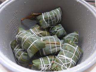 花生米红豆糯米粽的做法步骤：9