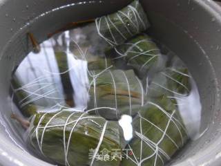 花生米红豆糯米粽的做法步骤：10