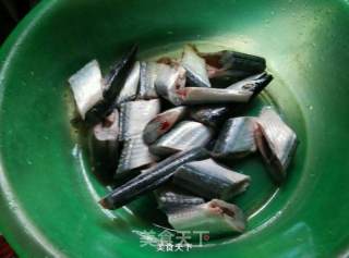韭菜焖良鱼的做法步骤：1