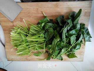 凉拌菠菜鸡蛋粉丝的做法步骤：1
