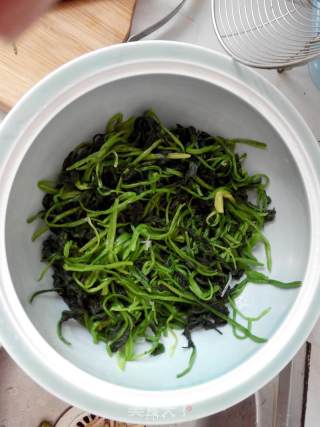 凉拌菠菜鸡蛋粉丝的做法步骤：5