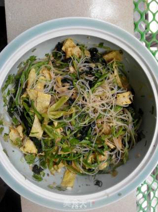 凉拌菠菜鸡蛋粉丝的做法步骤：24