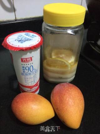 轻扬芒果奶昔的做法步骤：1