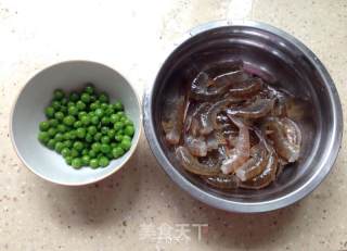酸甜油焖虾的做法步骤：1