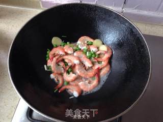酸甜油焖虾的做法步骤：4