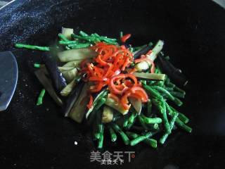 茄子炒豆角的做法步骤：6