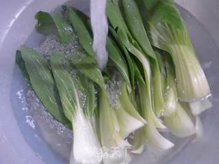 五花风肉炒青菜的做法步骤：2