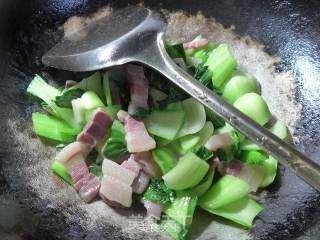 五花风肉炒青菜的做法步骤：5