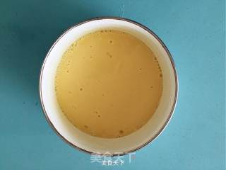 南瓜鸡蛋卷的做法步骤：2