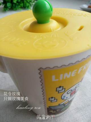 祛斑美白 治疗痛经 泡一杯玫瑰花冠茶吧的做法步骤：3