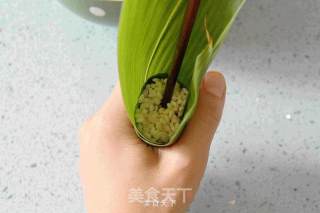 圆锥碱水白米粽的做法步骤：4
