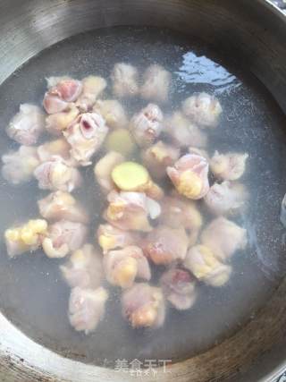 鸡脆骨炒圆葱的做法步骤：3