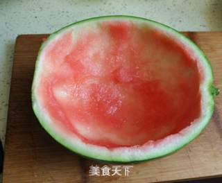爆炒酸辣西瓜皮扮靓夏季餐桌的做法步骤：1