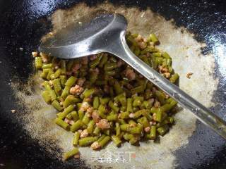 猪肉末炒酸带豆的做法步骤：9