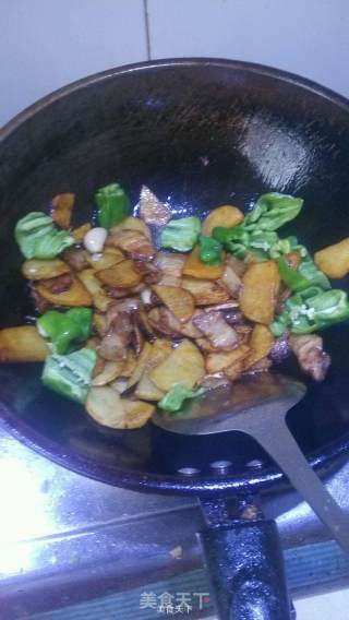 回锅土豆片的做法步骤：6