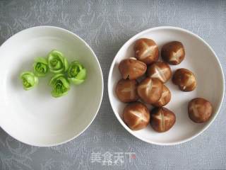 香菇油菜的做法步骤：2