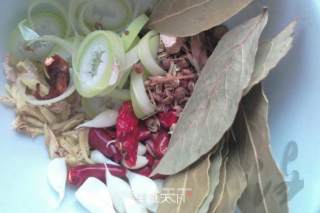红烧梅豆肉的做法步骤：3