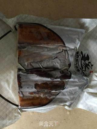 湘西腊肉炒腊肠的做法步骤：1
