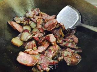 湘西腊肉炒腊肠的做法步骤：5