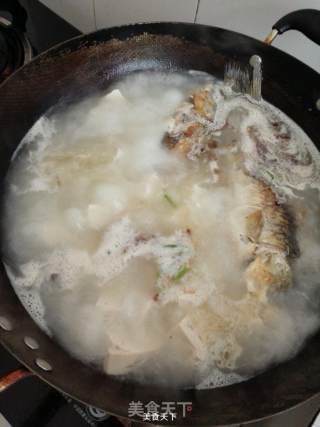 鲫鱼豆腐汤的做法步骤：5