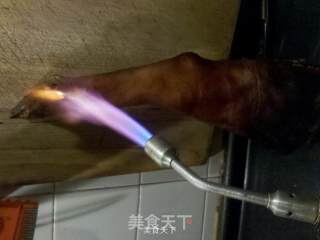 湖北腊蹄子火锅的做法步骤：2