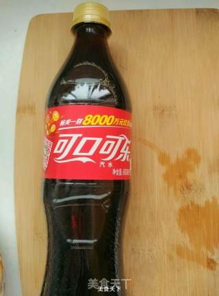 可乐鸡翅的做法步骤：2