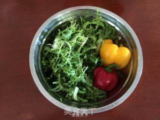 彩椒拌苦菊的做法步骤：1