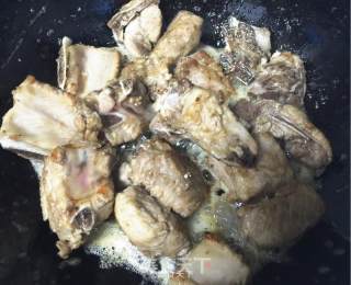 家常糖醋排骨的做法步骤：1
