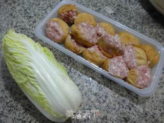 娃娃菜煮肉面筋的做法步骤：1