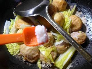 娃娃菜煮肉面筋的做法步骤：10