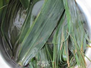 红豆蜜枣粽子的做法步骤：1