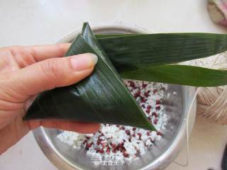 红豆蜜枣粽子的做法步骤：9