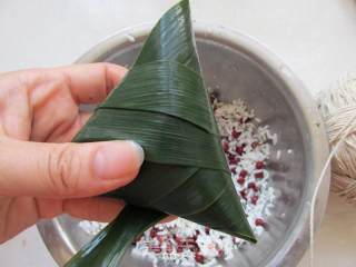 红豆蜜枣粽子的做法步骤：10