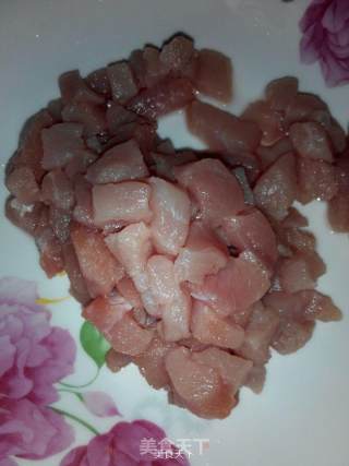 青椒炒肉的做法步骤：2