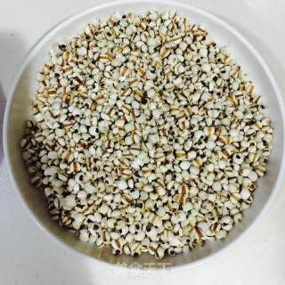 炒薏米红枣水的做法步骤：1