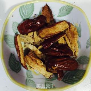 炒薏米红枣水的做法步骤：2