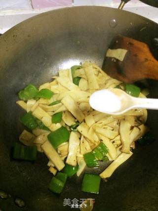 杏鲍菇炒肉的做法步骤：9