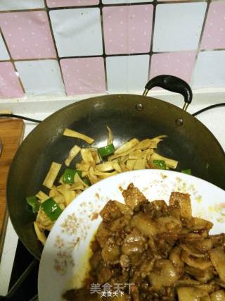 杏鲍菇炒肉的做法步骤：12