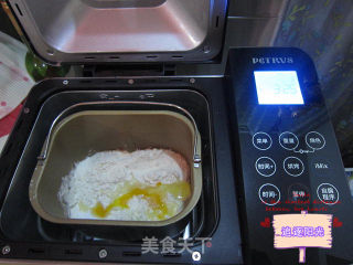 面包机也能做出细腻美味，浓郁松软的----豆沙面包！的做法步骤：1