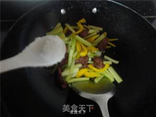 腊肠炒芹菜的做法步骤：5