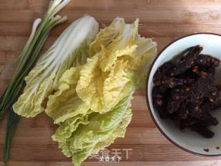 麻辣牛巴干炒饭的做法步骤：1