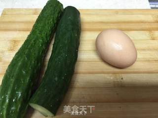 鸡蛋黄瓜---又名混蛋黄瓜的做法步骤：1