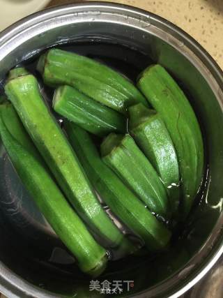 可口美容的炒菜——秋葵炒虾球的做法步骤：3