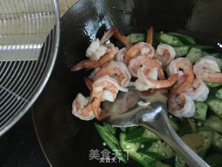 可口美容的炒菜——秋葵炒虾球的做法步骤：6