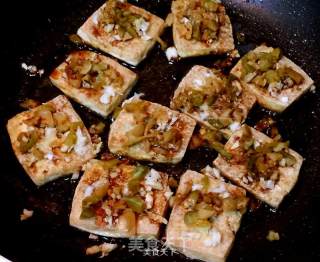 成功的下酒小菜--香煎豆腐双面黄的做法步骤：4