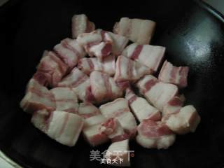 大蒜烧肉的做法步骤：1