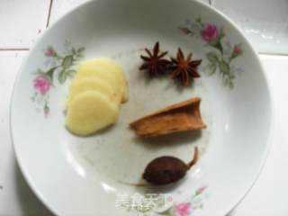大蒜烧肉的做法步骤：2