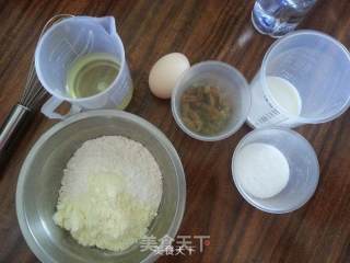 葡萄干马芬纸杯蛋糕的做法步骤：1